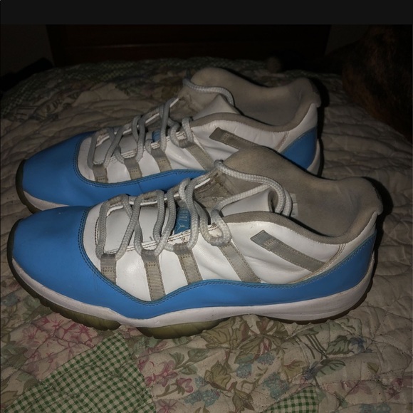 Athletic_Shoes